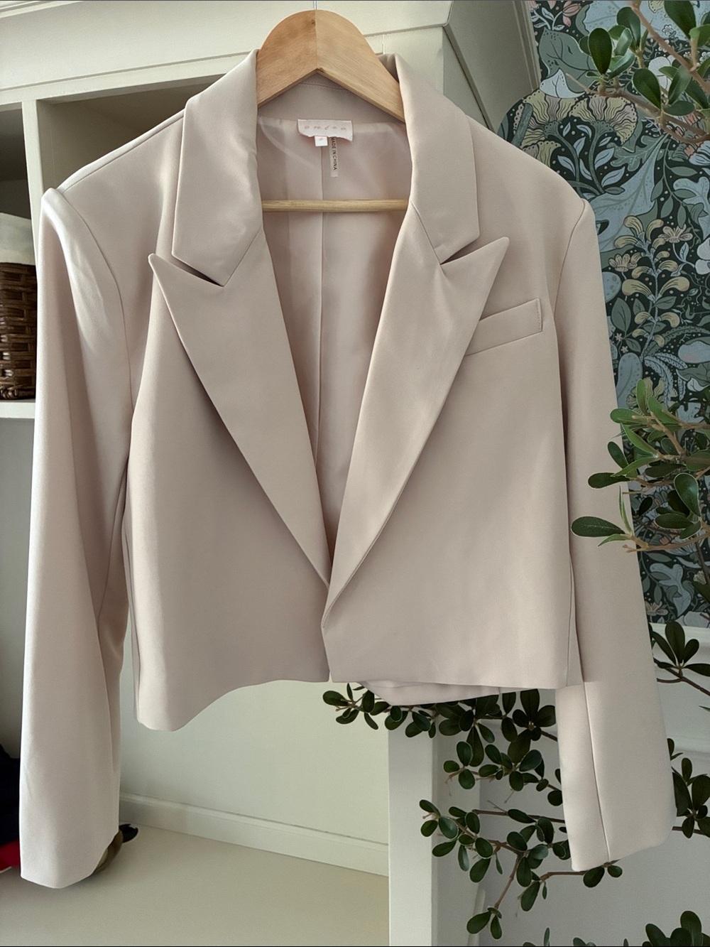 ENTRO Women’s Cropped Blazer Jacket in Pale Beige